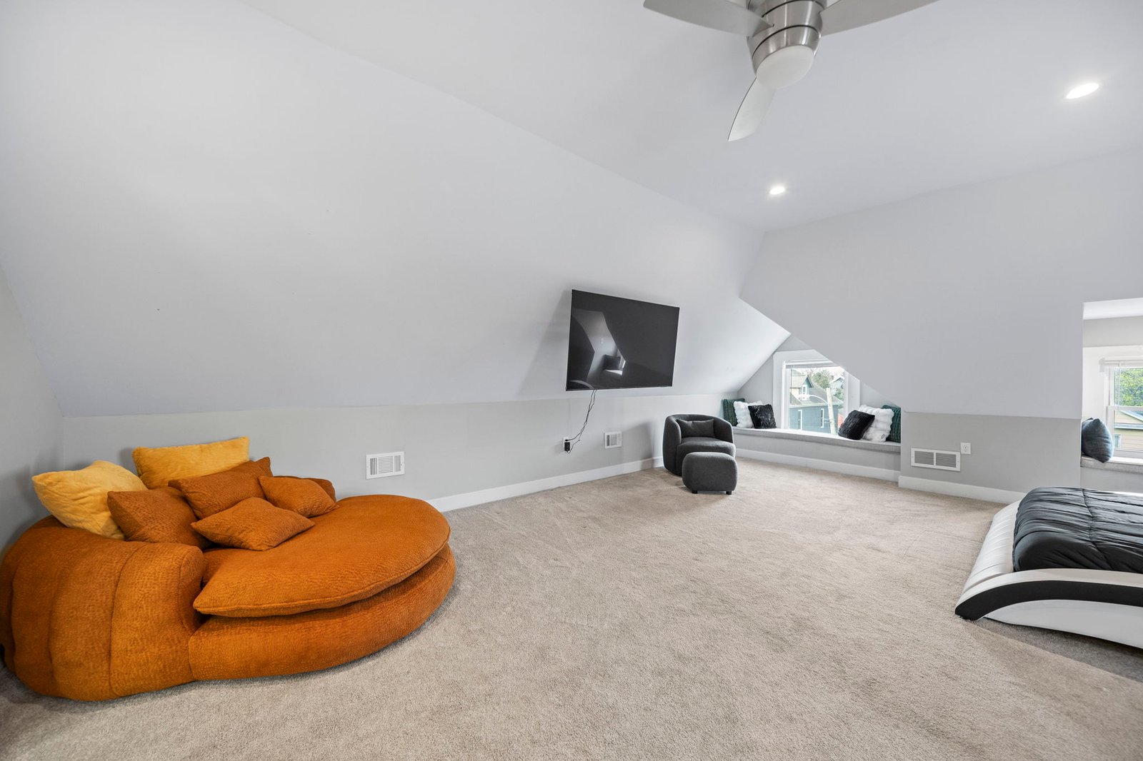Private third-floor lounge at The Oakwood Retreat