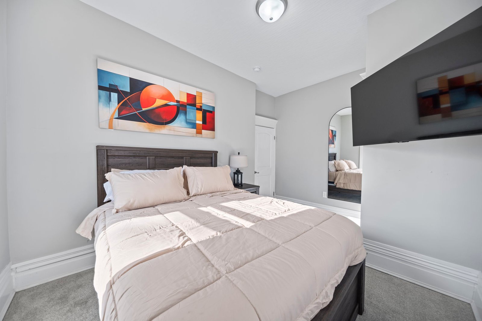 Second queen bedroom at The Oakwood Retreat